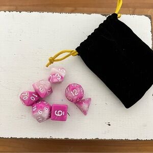 Set Of 7 Dice & Velvet Carry Bag Sparkly Pink & White